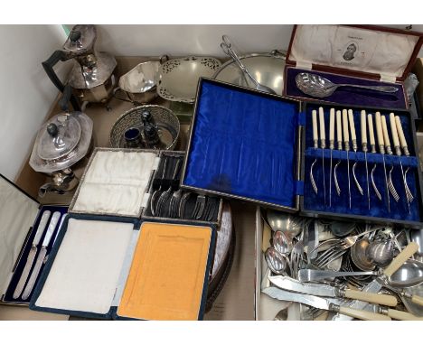 Contents to tray - a four piece plated tea service, a quantity of plated and other cutlery including boxed items, an oak cant
