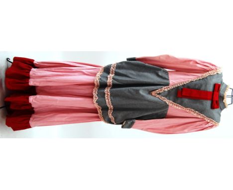 EDWARDIAN DRESS: A grey and pink Edwardian style strolling or promenade ladies dress , approx size 18 +.

NOTE: From a large 