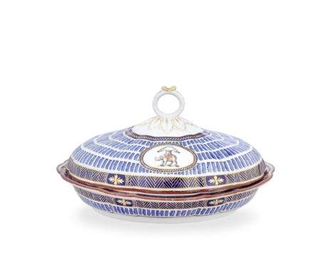 A Flight and Barr Worcester vegetable tureen and cover, circa 1800In the so-called 'Music' pattern, painted in underglaze blu