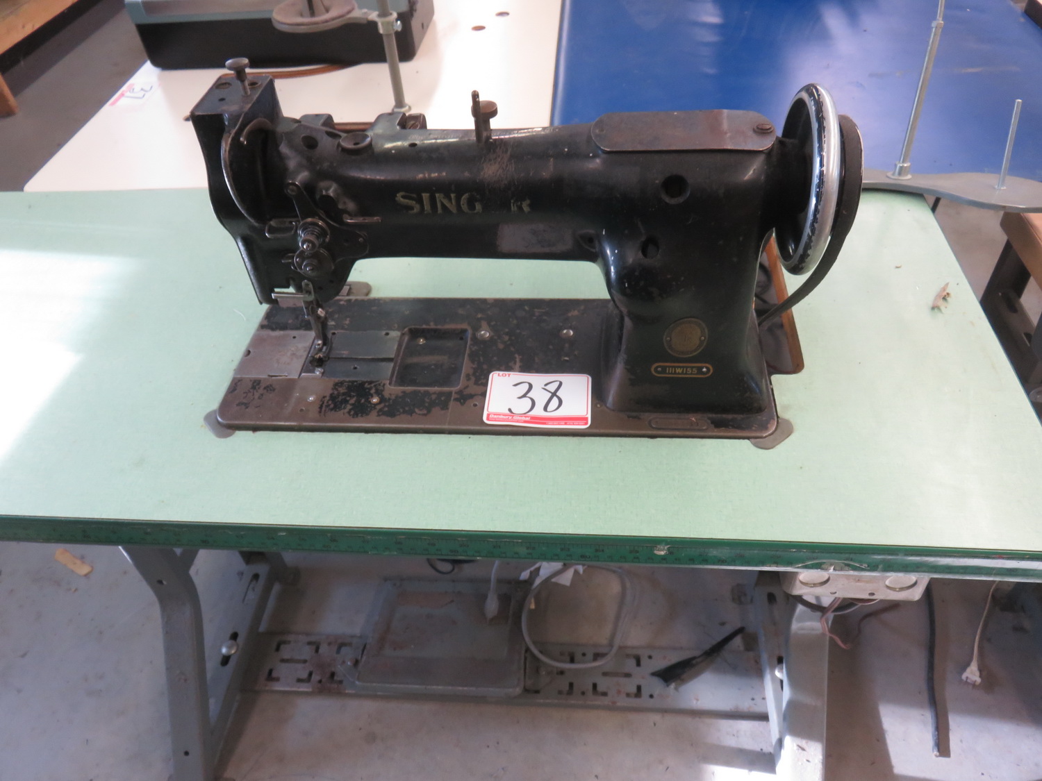 SINGER 111W155 LEATHER SEWING WALKING FOOT MACHINE