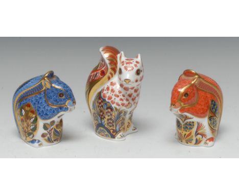 A Royal Crown Derby paperweight, Welbeck Squirrel, first in The Creatures of Sherwood Collection, printed mark, gold stopper,