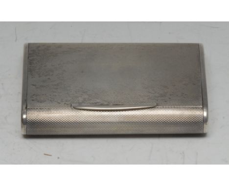 A large George V silver rounded rectangular snuff box, engine turned overall, hinged cover, might interior, 8.5cm wide, retai