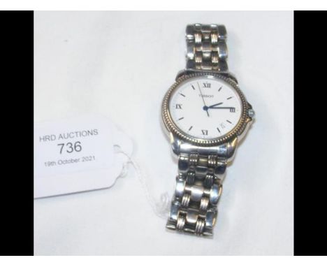 A gent's classic Tissot wrist watch with date aperture 