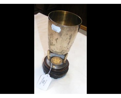 A 15cm high silver goblet by Stuart Devlin - London 1973 - 13.2 troy ounces CONDITION REPORTWe have attached a number of addi