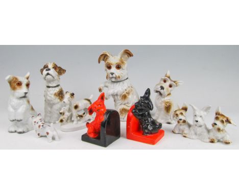 Ein Bologneser Hund und drei Terrier als Rauchverzehrer   Figuren mit Luftlöchern und eingeklebten Glasaugen ( 1 Auge und 3 e