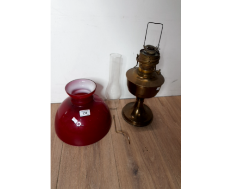 A BRASS OIL LAMP TOGETHER WITH A GLASS CHIMNEY AND SHADE