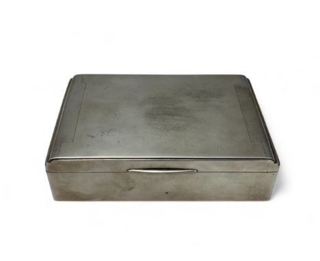 A Chinese export silver table&nbsp;cigarette box with wooden interior. Plain lid decorated with hammered effect pattern to ed