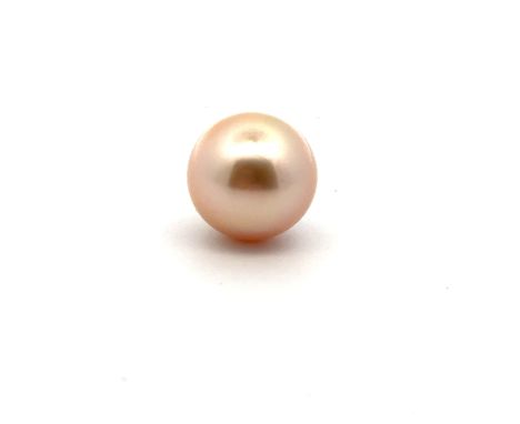 An undrilled 11mm South Sea pearl. Pearl with very good lustre, in very good condition with typical surface blemishes. Bidder