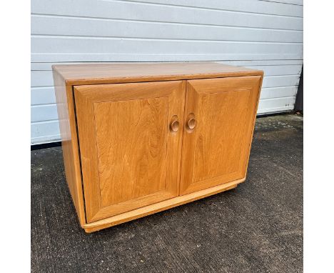 Ercol - Windsor - Lucian Ercolani for Ercol mid-20th century circa 1960s blond elm tv television unit cabinet. Height 68cm, w