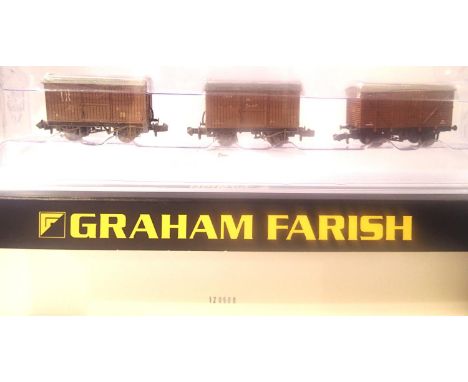 Bachmann 373 7007 set of three vent vans, weathered (one not weathered missing one coupling). P&amp;P Group 1 (£14+VAT for th