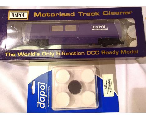 Dapol B800 track cleaner, appears new/unused with extra B804 track cleaner pads. P&amp;P Group 1 (£14+VAT for the first lot a
