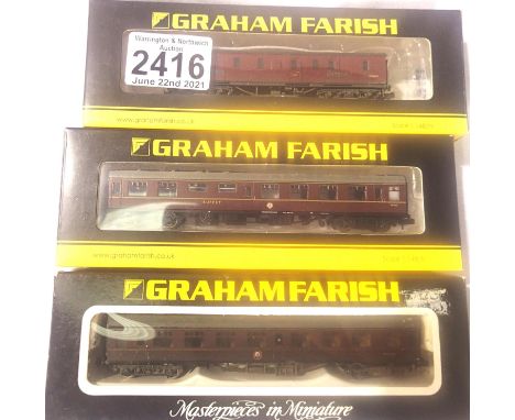 Three Graham Farish N gauge BR Maroon coaches 0681, MK1 corridor 2nd 374-07A MK1 Mim Buffet 374-887 full brake, very good con