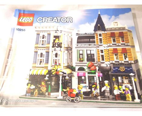 Lego 10255 Assembly Square, unboxed. P&amp;P Group 3 (£25+VAT for the first lot and £5+VAT for subsequent lots) 