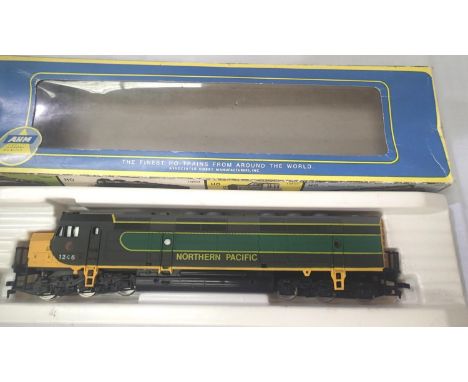 AHM FP-45 locomotive Co-Co Northern Pacific Livery in very good condition, boxed. P&amp;P Group 1 (£14+VAT for the first lot 