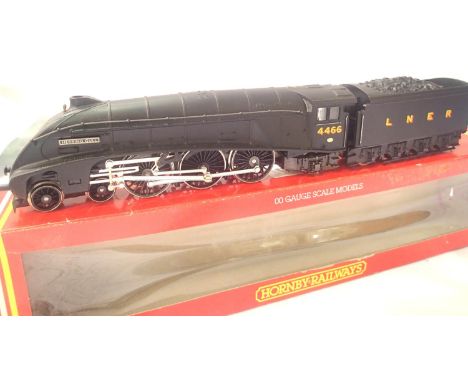 Hornby R099 Herring Gull, Wartime Black LNER 4466 in excellent condition, no detail pack/paperwork, wrong box. P&amp;P Group 