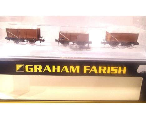 Bachmann 377965 set of three open wagons, BR Bauxite, weathered. P&amp;P Group 1 (£14+VAT for the first lot and £1+VAT for su