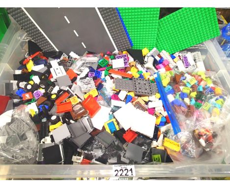 Box of assorted Lego parts including bases, figures etc. P&amp;P Group 3 (£25+VAT for the first lot and £5+VAT for subsequent