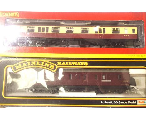 Hornby R4407A BR Hawksworth Composite blood/custard and Mainline BR Maroon parcels in very good - excellent condition, boxes 