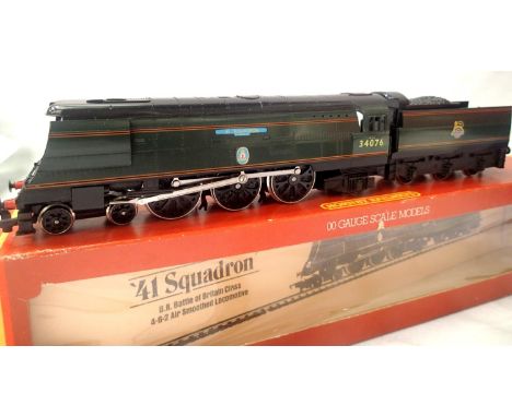 Hornby R074 Battle of Britain, Class 41 Squadron, BR Green, Early Crest in very good - excellent condition. No detail pack/pa