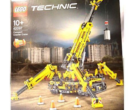 Lego 42097 Technic Compact Crawler Crane. P&amp;P Group 2 (£18+VAT for the first lot and £3+VAT for subsequent lots) 