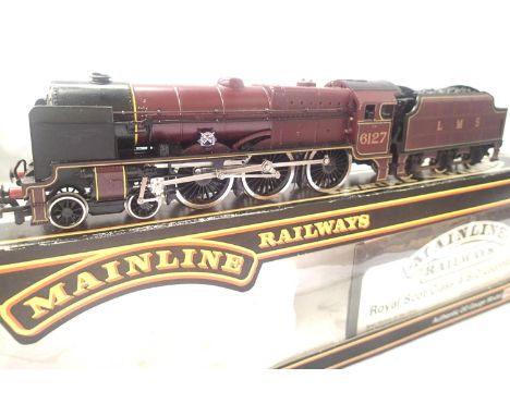 Mainline 37092 Royal Scot Class, Old Contemptibles, LMS Crimson 6127 in very good condition, slight marks/rubs to paint, box 
