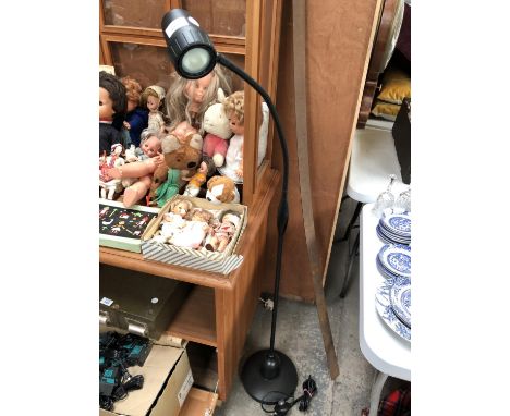 A RETRO STYLE FLEXI ADJUSTABLE SERIOUS READERS LIGHT IN WORKING ORDER 