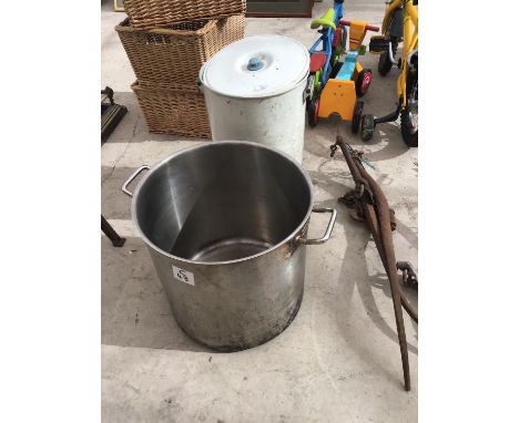 A VINTAGE BABY BURCO BOILER AND A VERY LARGE COOKING POT 