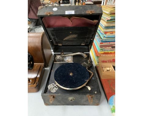 A VINTAGE 'CRESCENDO' RECORD PLAYER 