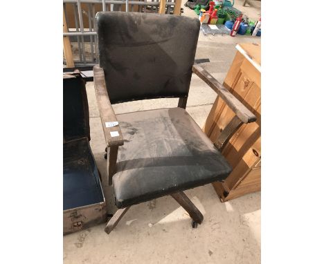 A VINTAGE OAK AND LEATHER SWIVEL ARMCHAIR 
