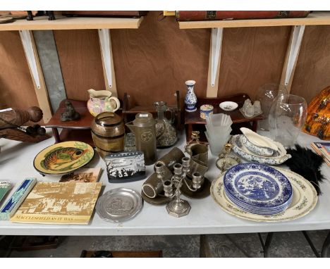 A LARGE LOT OF VARIOUS ITEMS TO INCLUDE CERAMIC PLATES, VASES, WOODEN ITEMS ETC 