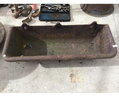 AN ORIGINAL VINTAGE FEED TROUGH 106CM X 40CM 