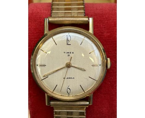 Boxed Gents Timex 21 jewel watch currently ticking 