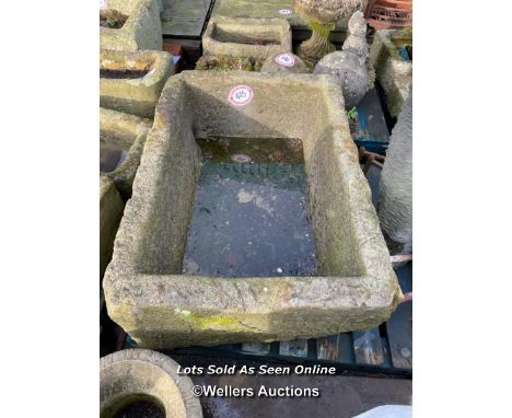 A STONE TROUGH 105CM (L) X 75CM (W) X 44CM (D)