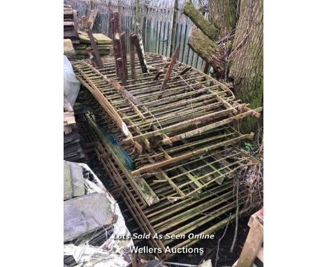 LARGE QUANTITY OF METAL RAILING SECTIONS, TWO CURVED RAILINGS 210CM (L), STRAIGHT RAILINGS 270CM (L)