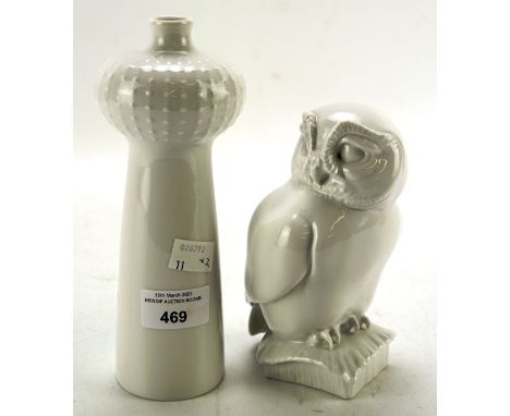 Two contemporary pieces Meissen ceramic, one depicting an Owl, the other a vase, largest 20cm high Condition Report: Overall 