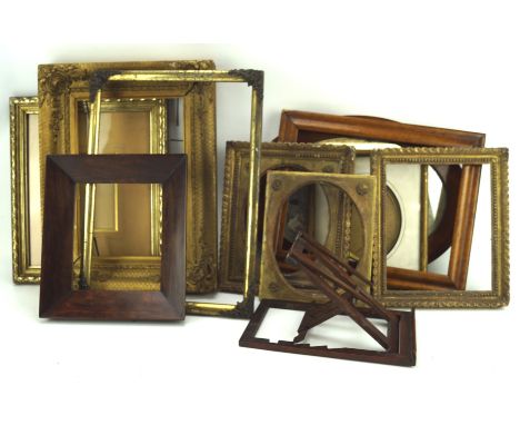 A collection of vintage picture and painting frames, to include various gilt examples