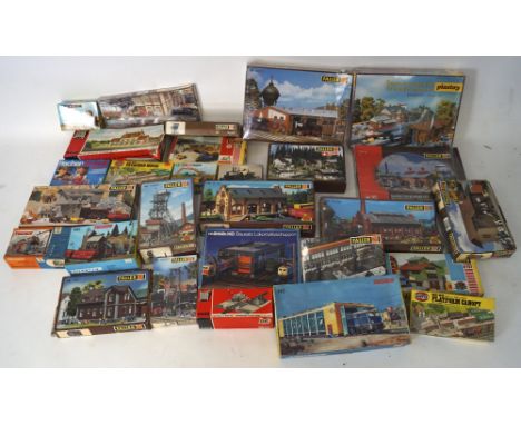 A large selection of model railway related scenary, most being by Faller, including three stall engine engine roundhouse HO 1