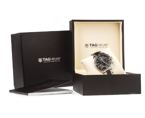 GENTLEMAN'S TAG HEUER FORMULA 1 STAINLESS STEEL CHRONOGRAPH QUARTZ WRIST WATCH, the round graphite grey dial with applied sta