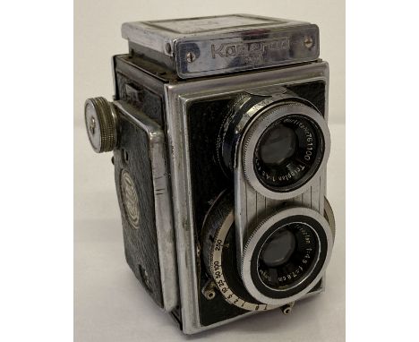 Bradac Brothers Prague, Twin Lens reflex Kamerad MII TLR camera dating from 1937. With vintage cloth and leather carry bag. F