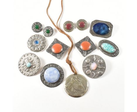 A collection of Vintage and modern metal jewellery. The lot to include six brooches, three pendants and two pairs of clip on 