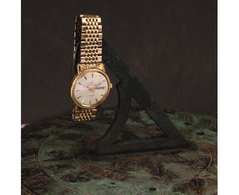 An Omega Constellation Chronometer gold plated wristwatch, circular pale champagne dial, baton markers, subsidiary date and d