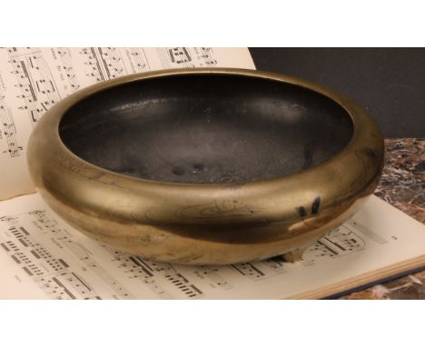 A Chinese bronze circular censer, silver inlaid with Mandarin ducks, 28cm diam, seal mark, 19th/early 20th century 