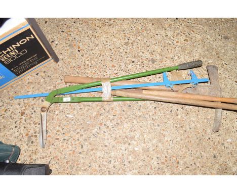 GROUP OF GARDENING TOOLS INCLUDING TRIMMERS