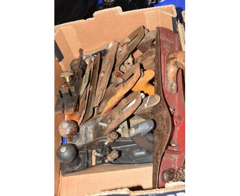 QUANTITY OF WOODWORKING PLANES AND TOOLS