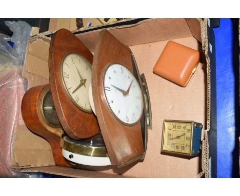 QUANTITY OF MANTEL CLOCKS, 1960S, 1970S, INCLUDING A SMITHS CLOCK, METAMEC AND SMALL ALARM CLOCKS ETC (QTY)