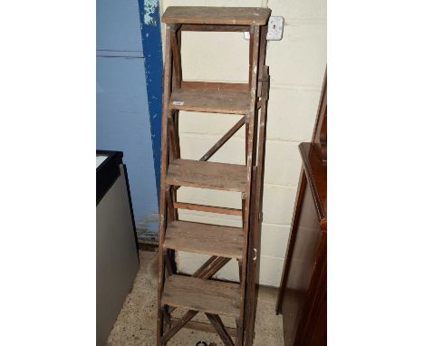 WOODEN STEP LADDER