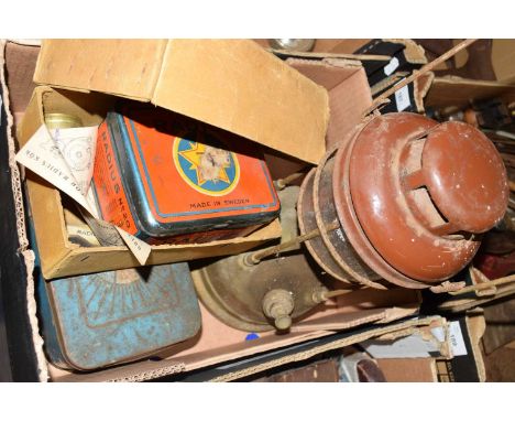 METAL TILLEY LAMP, BOX CONTAINING VARIOUS VINTAGE TINS