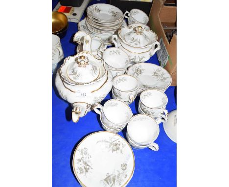 MID-19TH CENTURY PORCELAIN TEA SET BY COPELAND GARRETT, COMPRISING TEA POT, SUCRIER, MILK JUG (A/F) AND 14 CUPS AND SAUCERS A