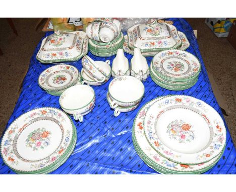 QUANTITY OF COPELAND SPODE DINNER WARES IN THE CHINESE ROSE PATTERN INCLUDING DINNER PLATES, SIDE PLATES, TWO SERVING TUREENS