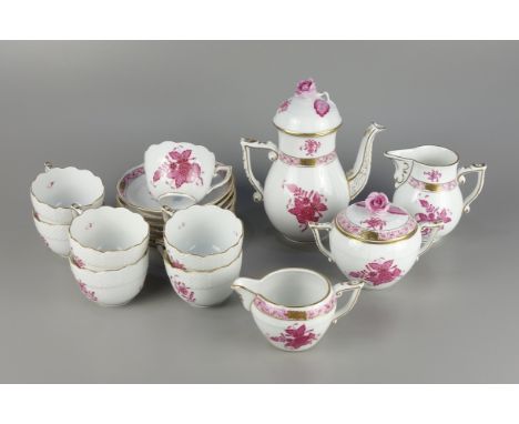 18-tlg. Moccaservice, für 7 Personen, Apponyi purpur, Herend, Ungarn: 7 Tassen mit Ut., Zuckerdose, Kanne, H.17cm, Milchkännc